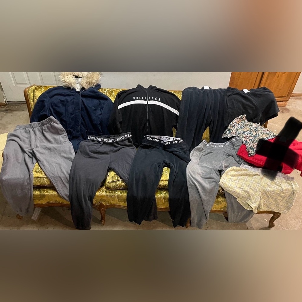 Hollister Womens Mixed Clothing Lot (10 Items) Size Large